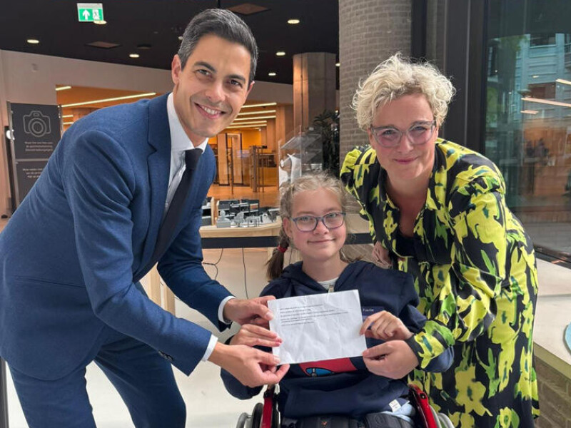 Sabina geeft tips aan Rob Jetten, fractievoorzitter D'66